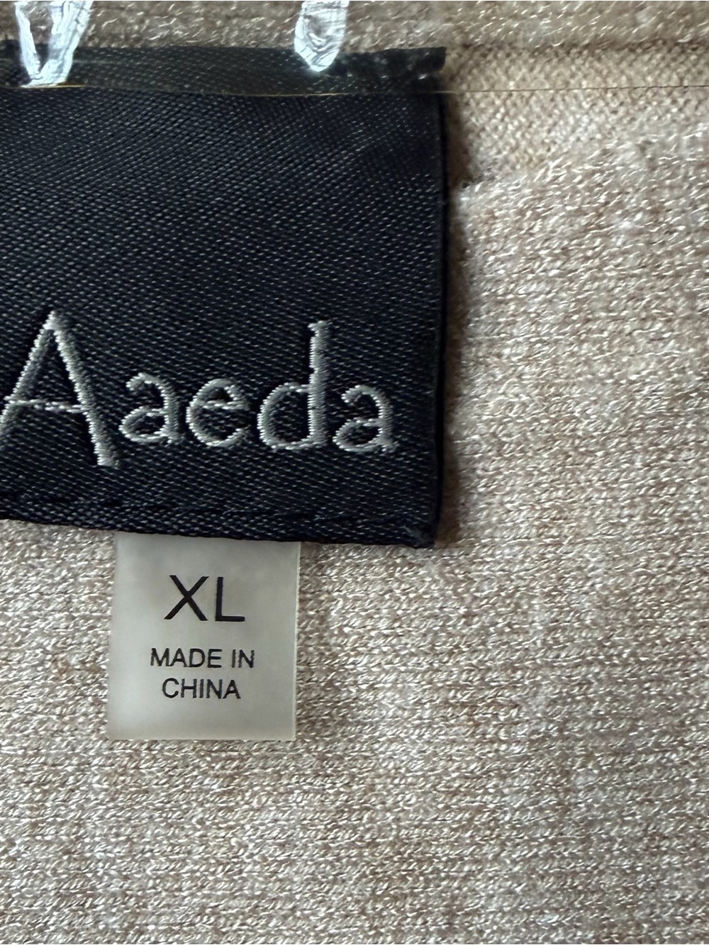 Aarda Cream Long Sleeve with Floral Appliqués. Fits on medium and large sizes - Picture 3 of 3
